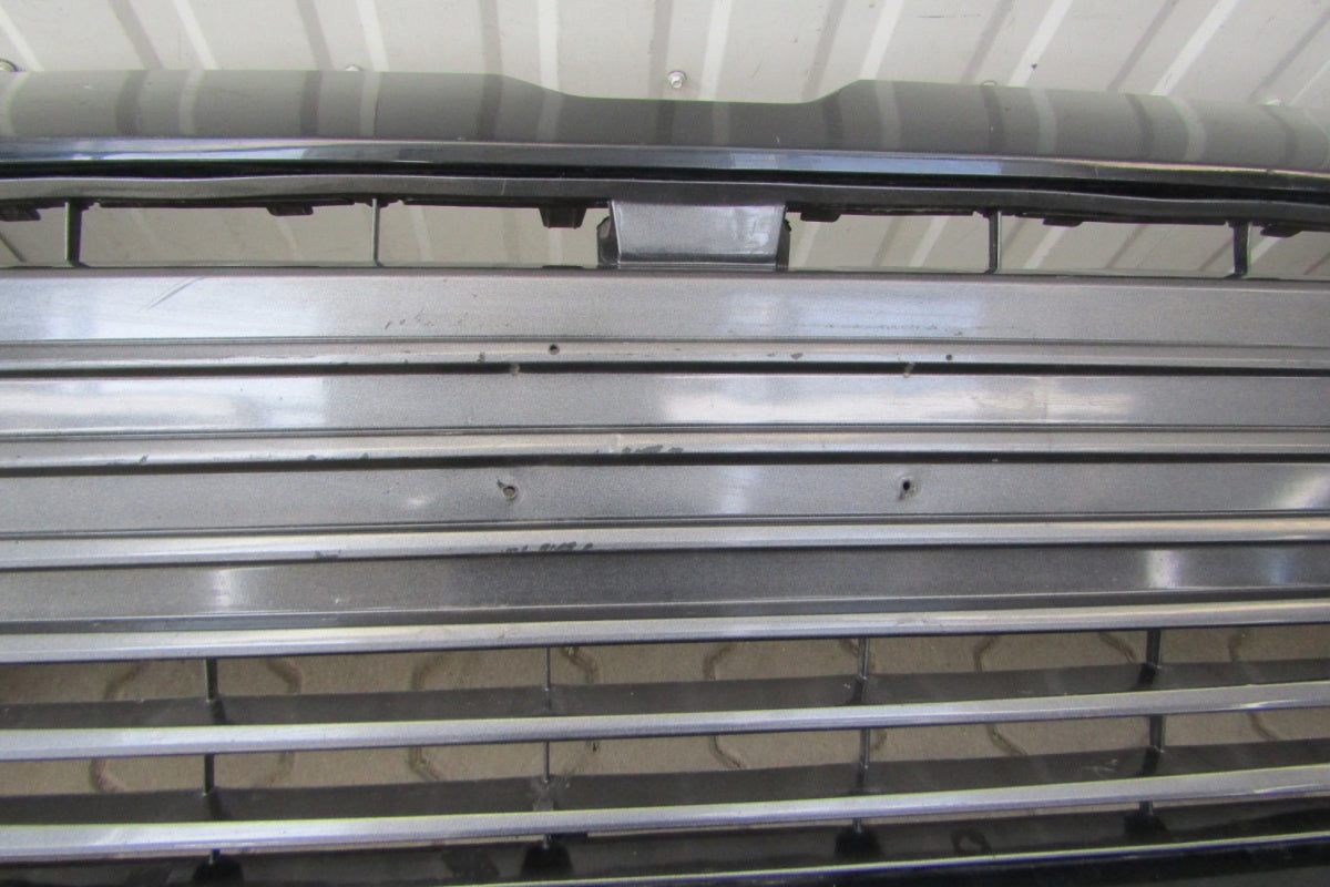 Prednji branik Toyota Sienna 21-22