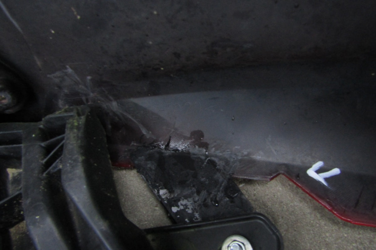 Prednji branik Lexus CT 200H lift 14-17 (PODŁOGA)