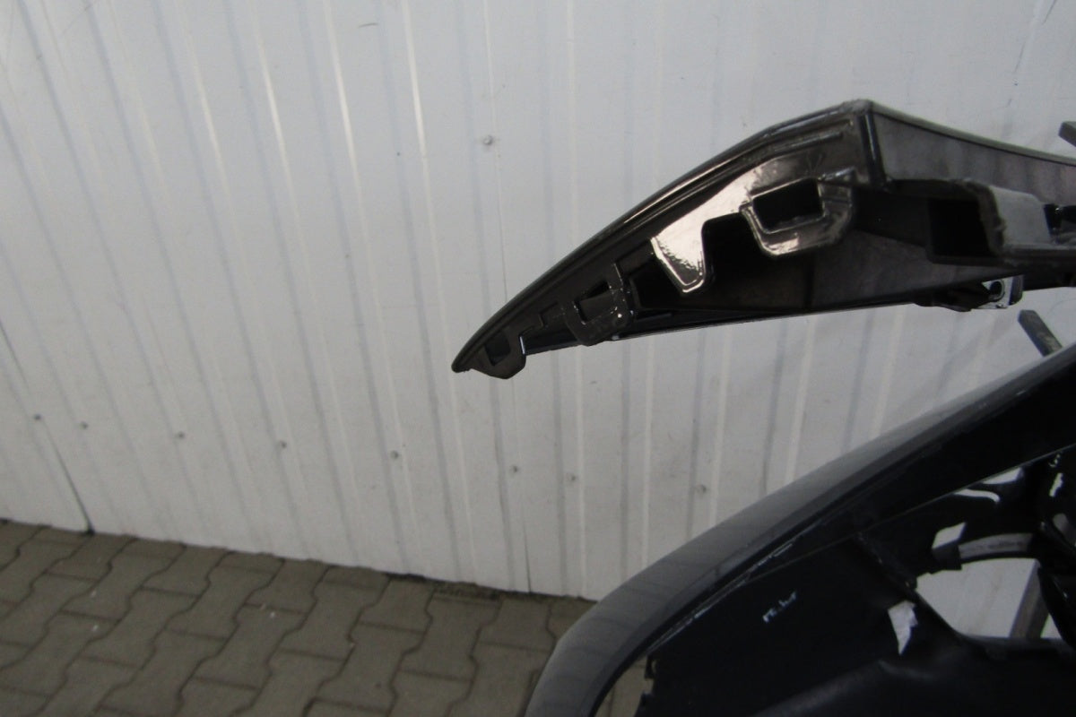 Prednji branik BMW 7 G70 M paket 22-