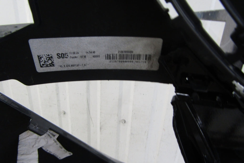 Prednji branik BMW 7 G70 M paket 22-