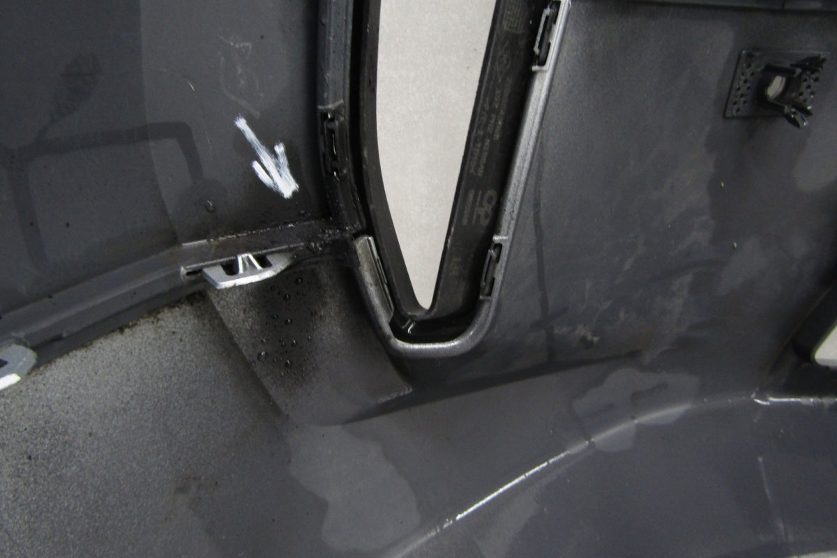 Prednji branik Nissan NV300 Primastar Lift 21- (+1 LED)