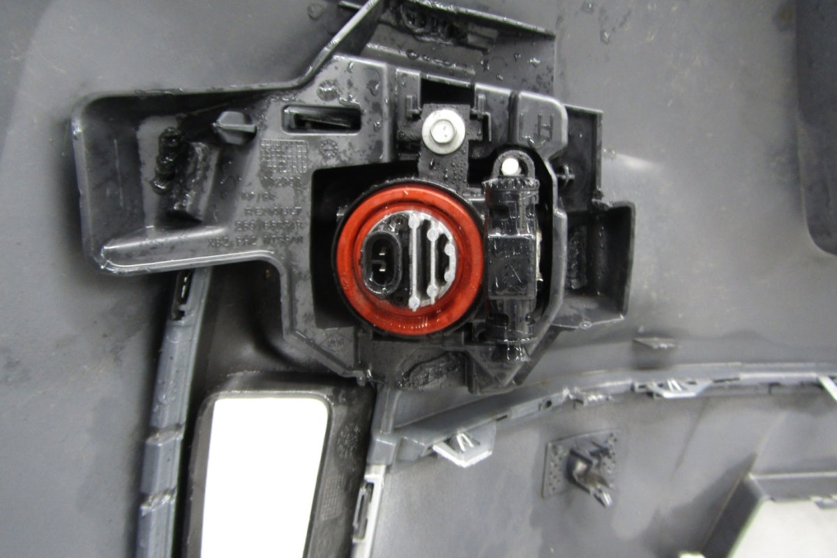 Prednji branik Nissan NV300 Primastar Lift 21- (+1 LED)