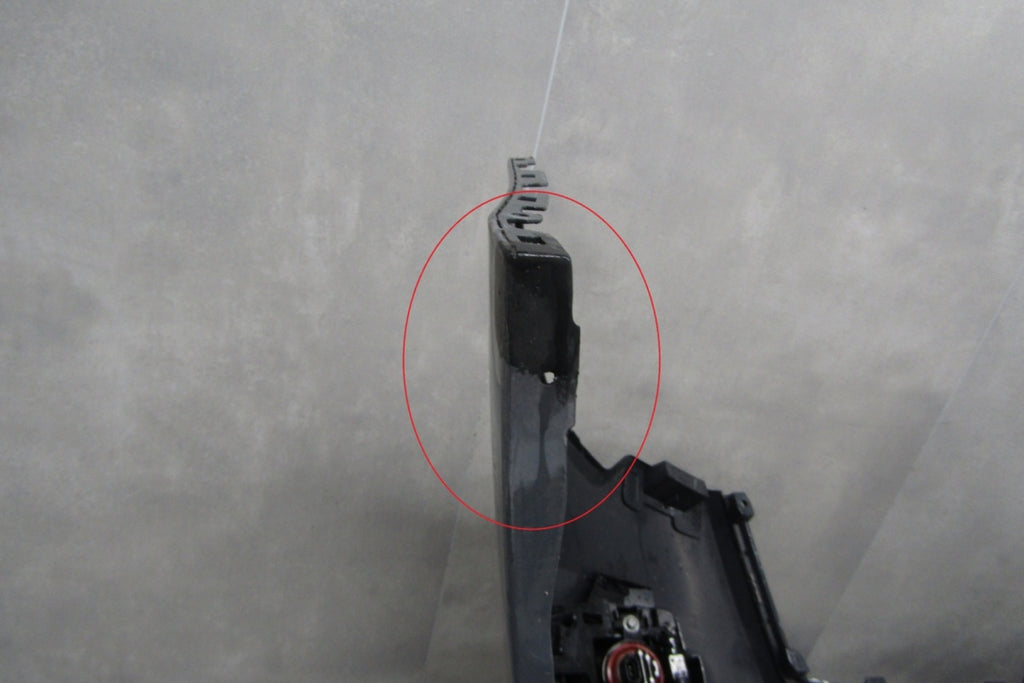 Prednji branik Nissan NV300 Primastar Lift 21- (+1 LED)
