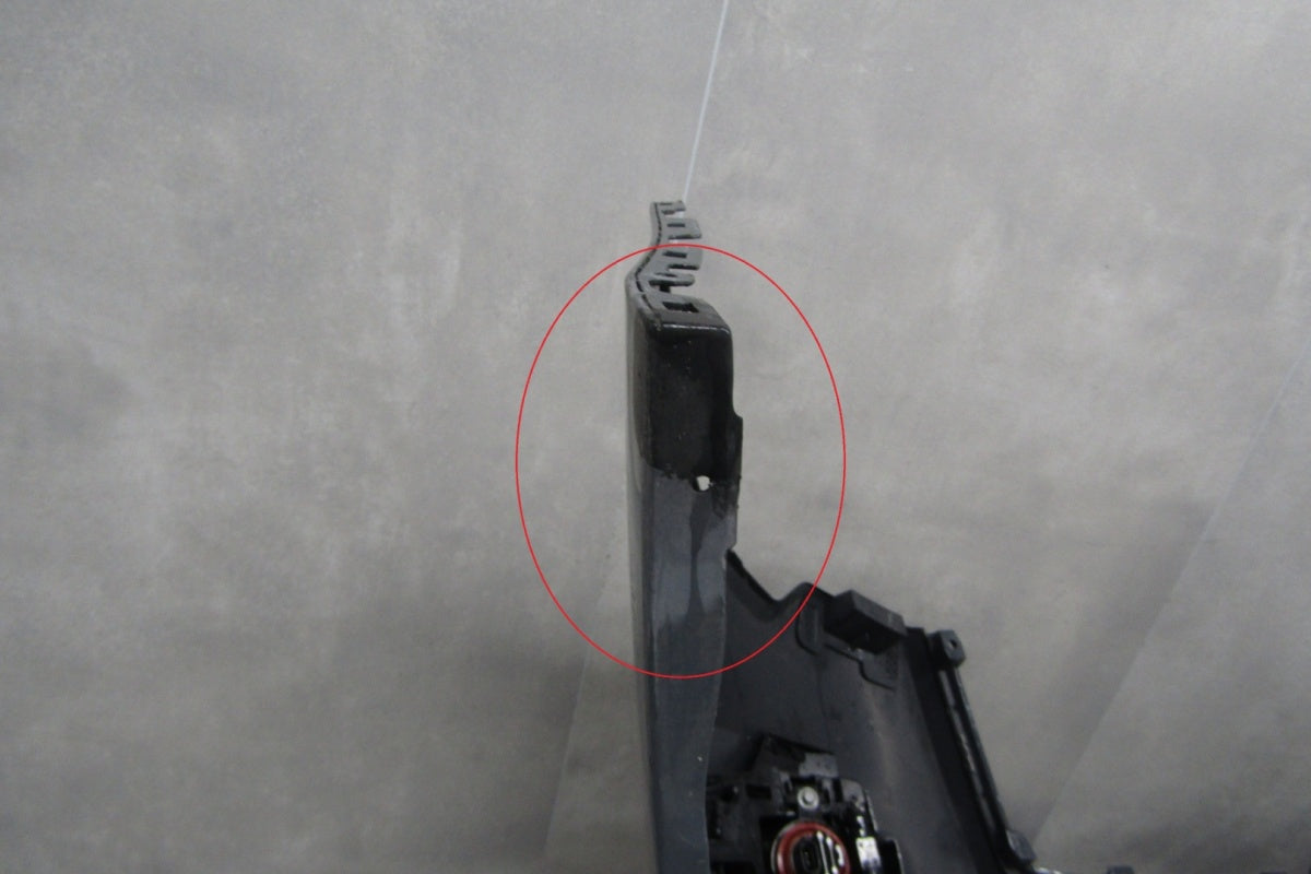 Prednji branik Nissan NV300 Primastar Lift 21- (+1 LED)