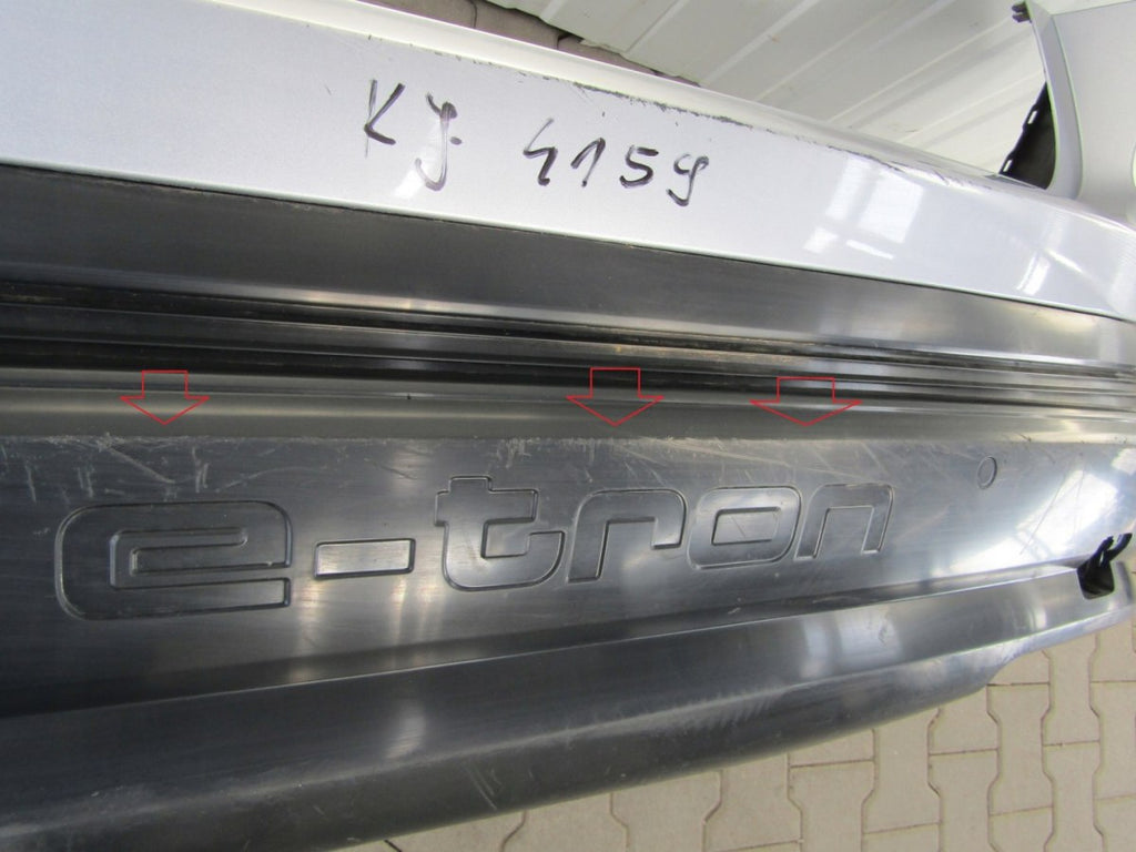 Zadnji branik AUDI Q4 E TRON 89A 21-