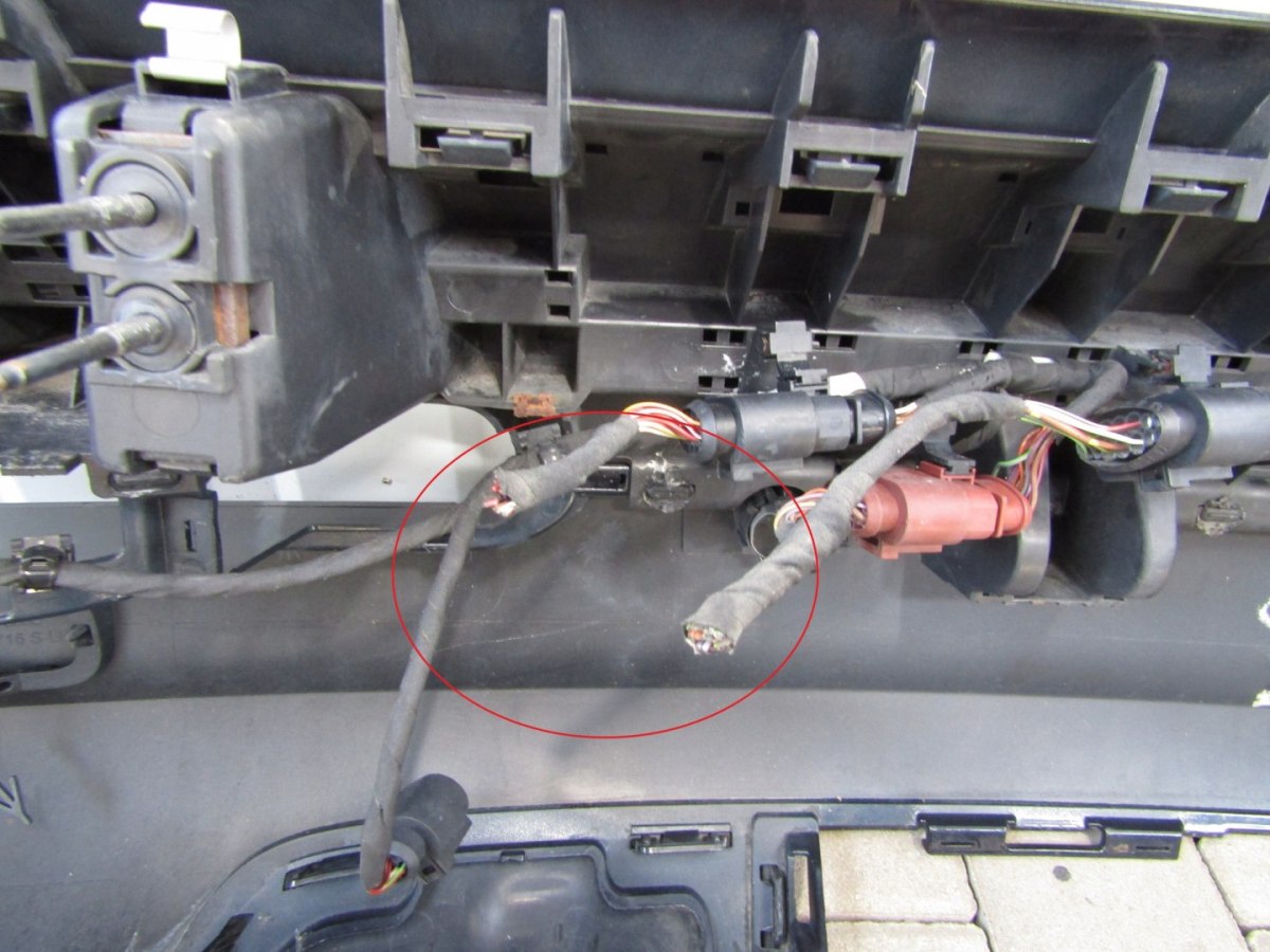 Zadnji branik Audi Q7 4L0 S Line 05-09 - 4 PDC