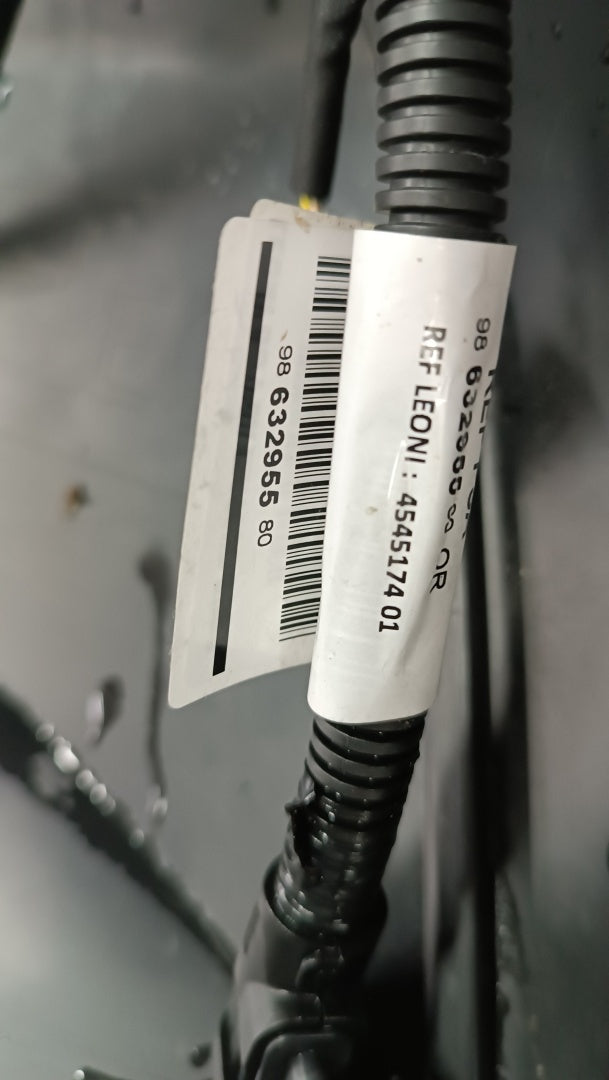 Zadnji branik Citroën C3 IV 23- / + wiązka