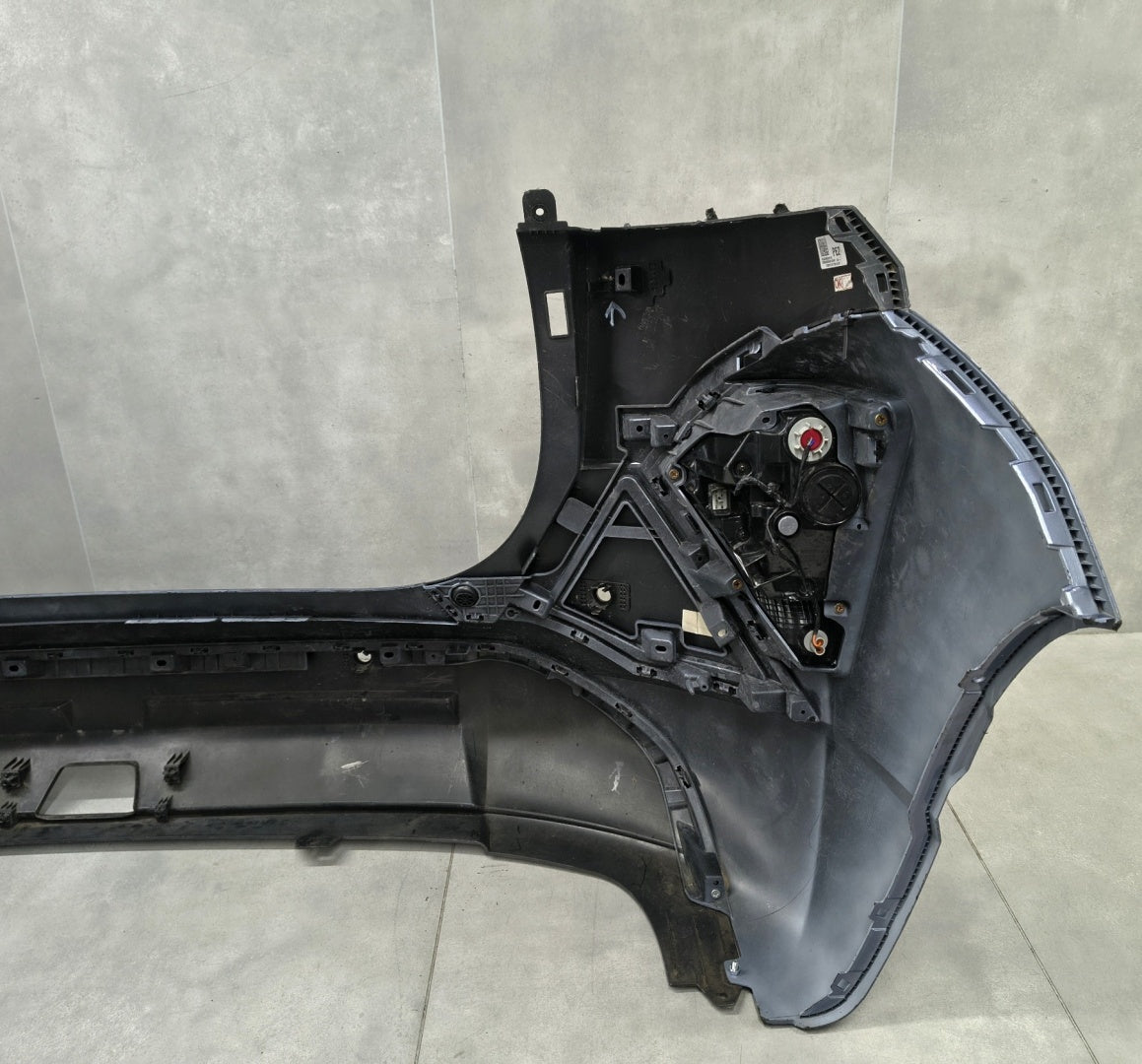 Zadnji branik Hyundai Kona 2 II 22- / + lampki