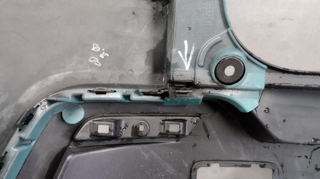 Zadnji branik Jeep Avenger 22-