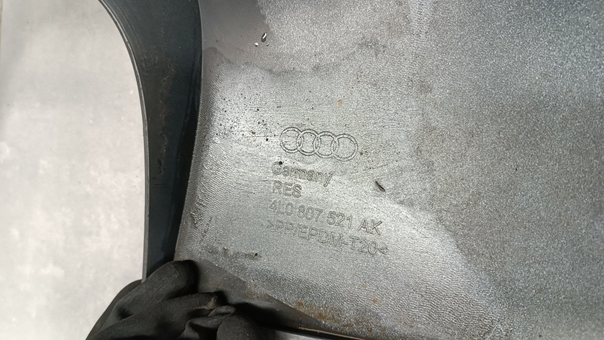 Zadnji branik Audi Q7 4L0 S Line Lift 09-15 / + 4 senzori PDC + wiązka + lampa