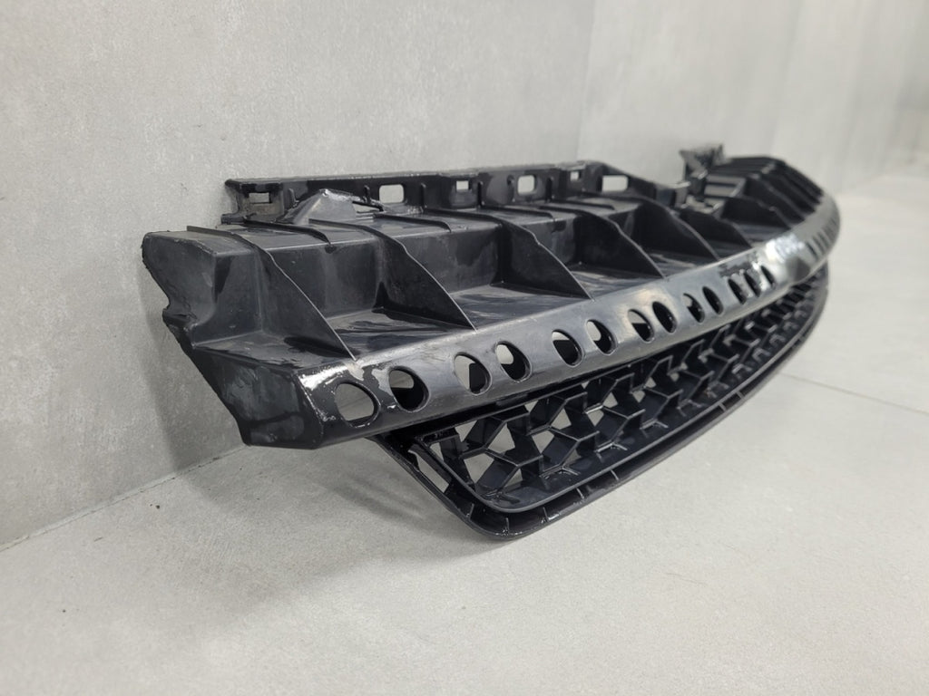 Maska (grill) atrapa kratka środkowa Toyota Urban Cruiser 08-14