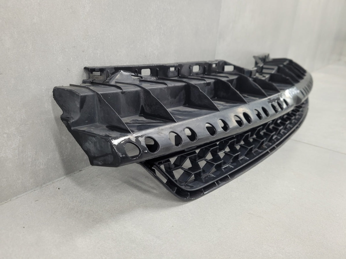 Maska (grill) atrapa kratka środkowa Toyota Urban Cruiser 08-14