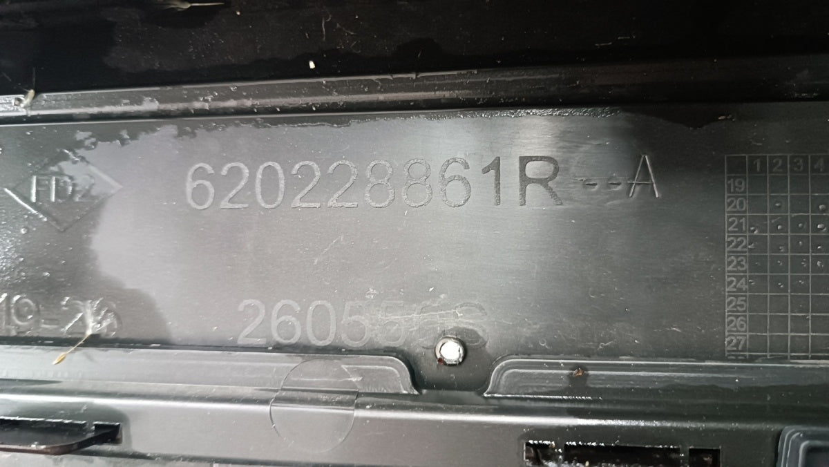 Prednji branik Dacia Sandero III 3 Stepway 20-25 /+ podłoga + radar