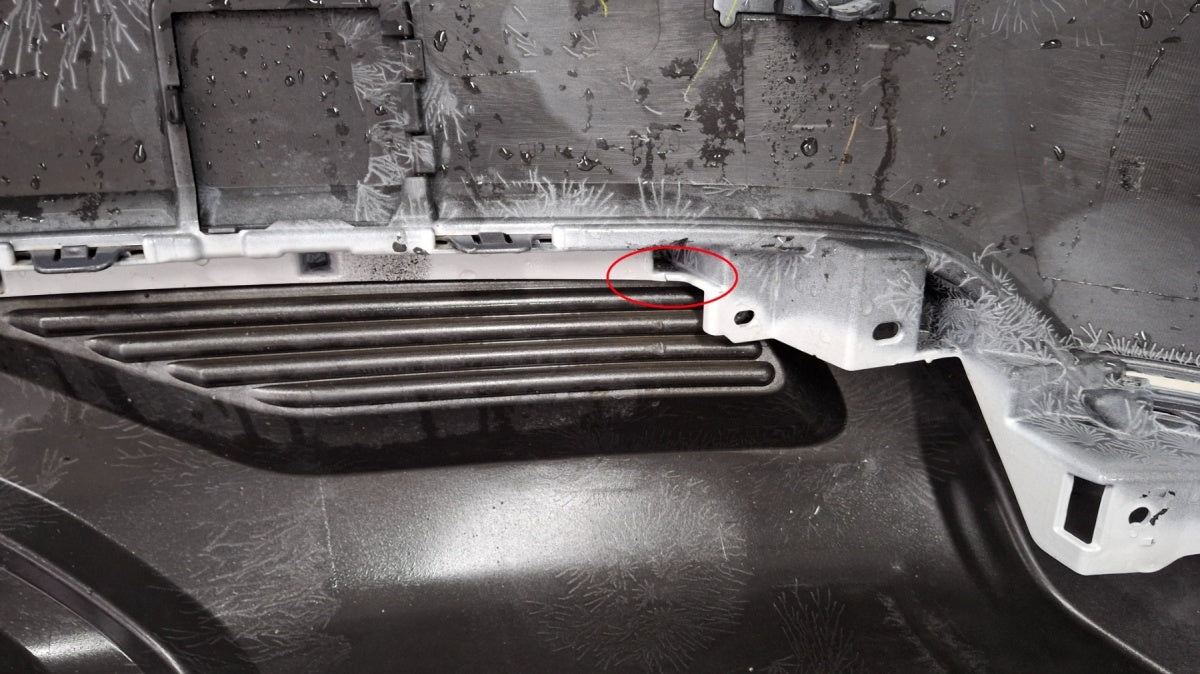 Zadnji branik Mitsubishi Outlander IV PHEV 25-