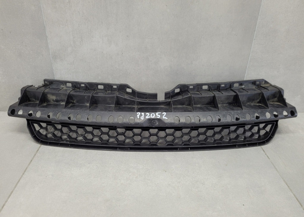 Maska (grill) atrapa kratka środkowa Toyota Urban Cruiser 08-14