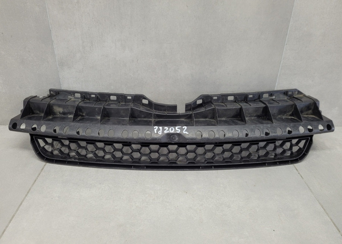 Maska (grill) atrapa kratka środkowa Toyota Urban Cruiser 08-14