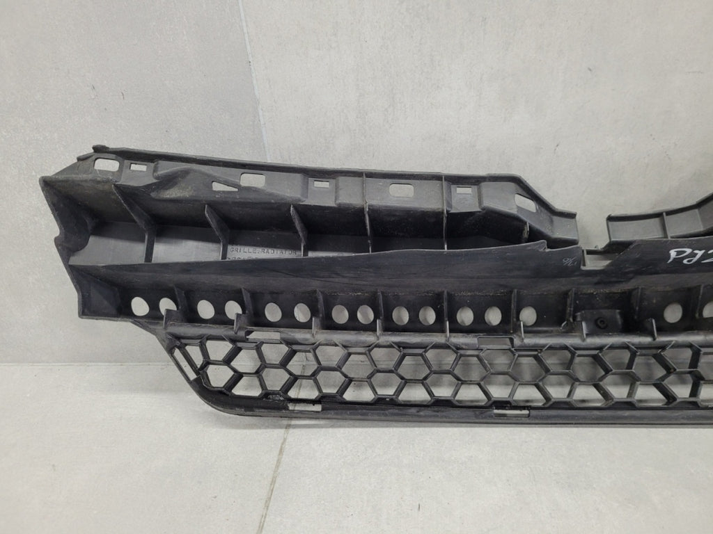Maska (grill) atrapa kratka środkowa Toyota Urban Cruiser 08-14