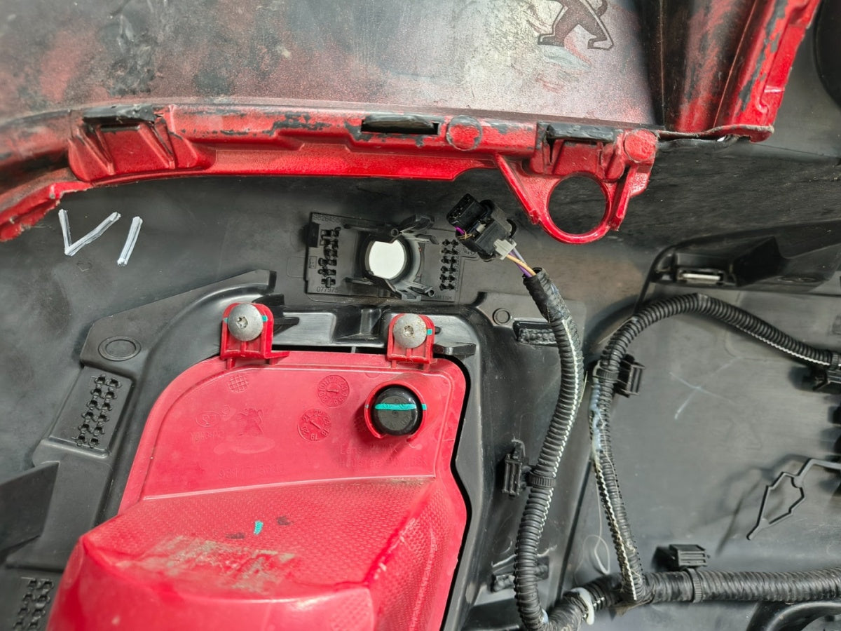 Zadnji branik Peugeot 2008 II 2 GT 19- / + instalacija