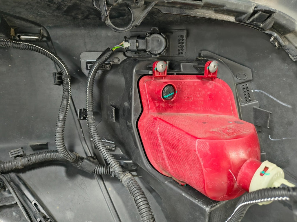 Zadnji branik Peugeot 2008 II 2 GT 19- / + instalacija