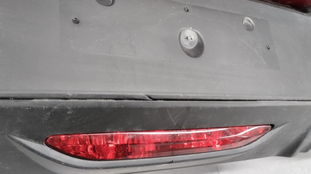 Zadnji branik Peugeot 208 2 II 19- / + lampka