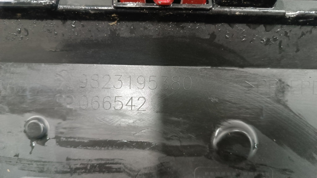 Zadnji branik Peugeot 208 2 II GT-Line 19- /+ ślizgi + lampa