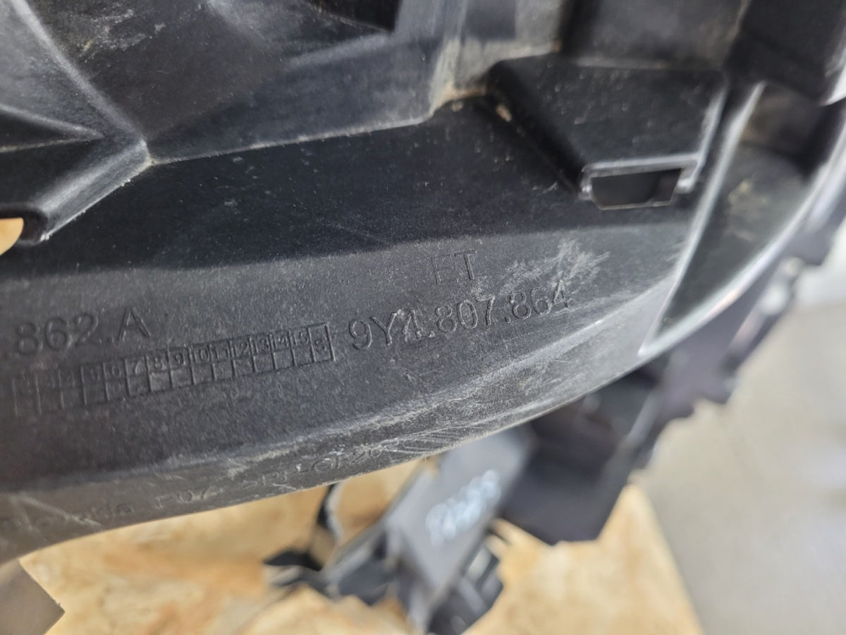 Klizač nosač branika desni zadnji antena Porsche Cayenne 9Y4 23-