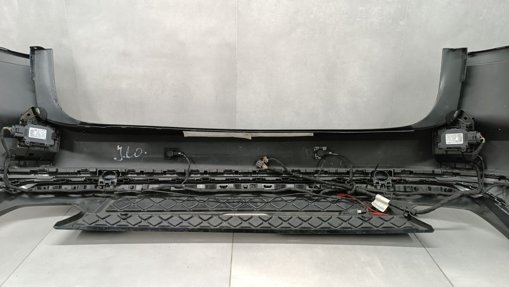 Zadnji branik Volkswagen VW Touareg III 3 760 Lift R-line 23- / radary