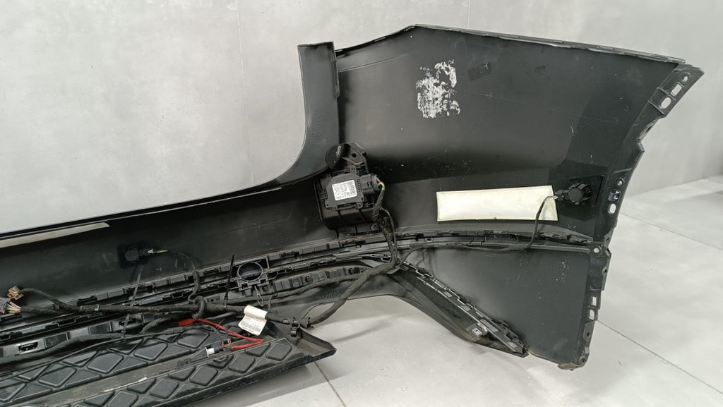 Zadnji branik Volkswagen VW Touareg III 3 760 Lift R-line 23- / radary