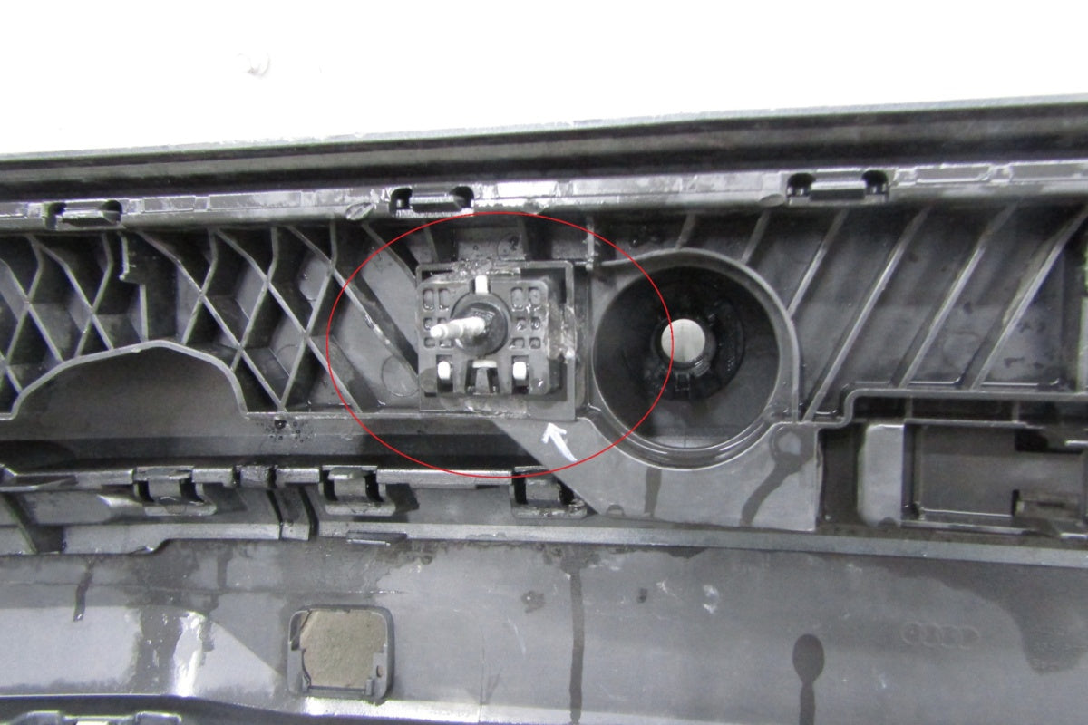 Zadnji branik AUDI Q3 II 83A 18-