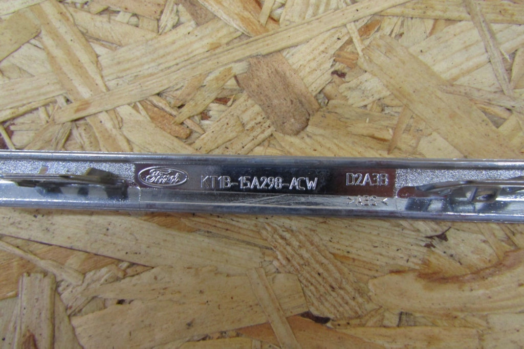 lajsna hrom zderzaka RH desni prednji FORD CONNECT MK2 13 - 22