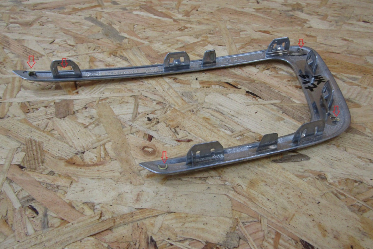 lajsna hrom zderzaka RH desni prednji FORD CONNECT MK2 13 - 22