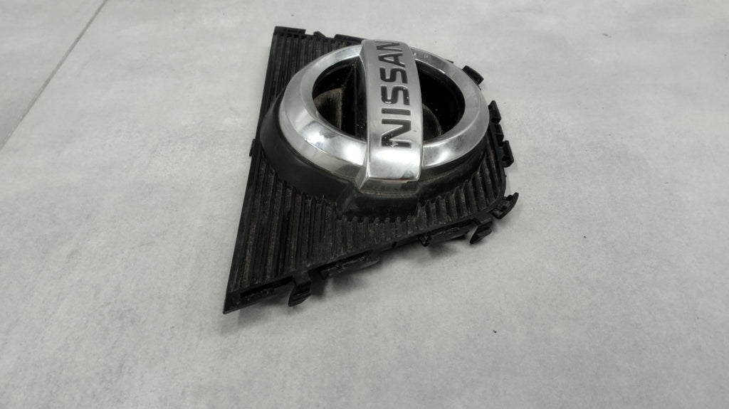 Maska (grill) Znaczek emblemat logo prednja NISSAN QASHQAI I J10 LIFT 09-