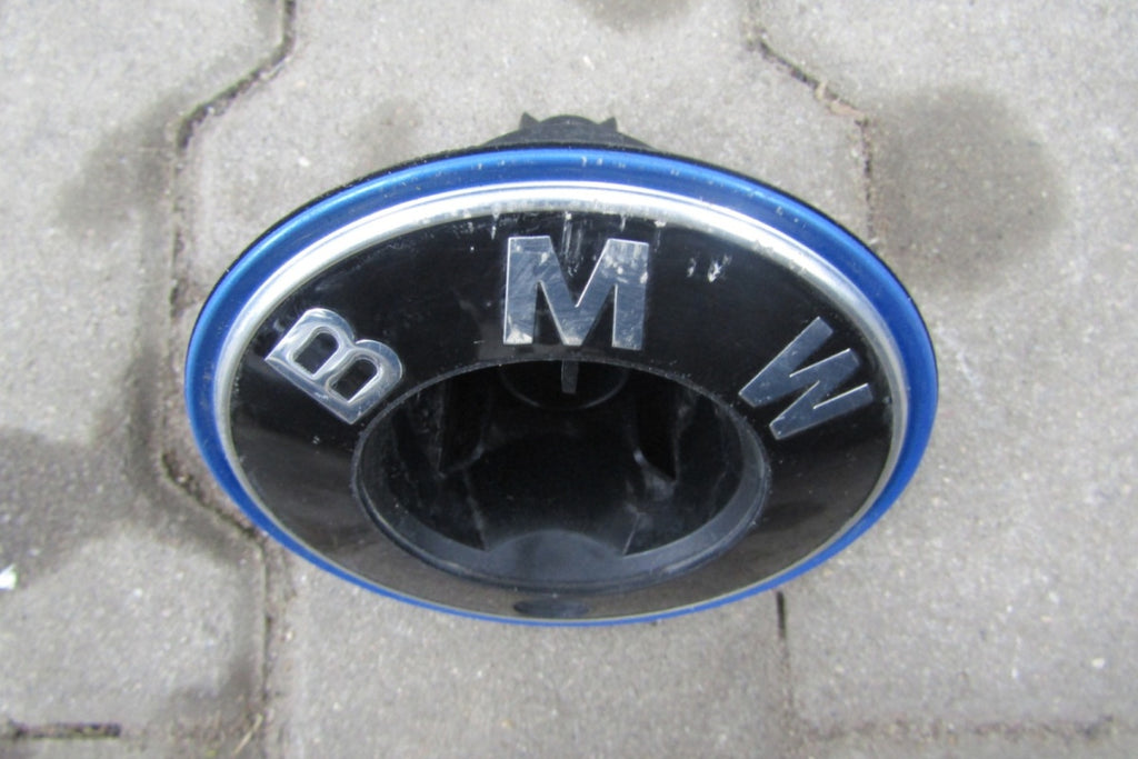 Znaczek logo emblemat pod kamerę BMW IX I20 21-